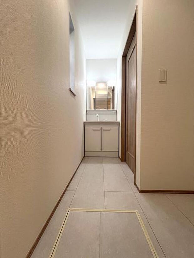 脱衣所は小さなお子様がいるご家庭にも重宝されます。