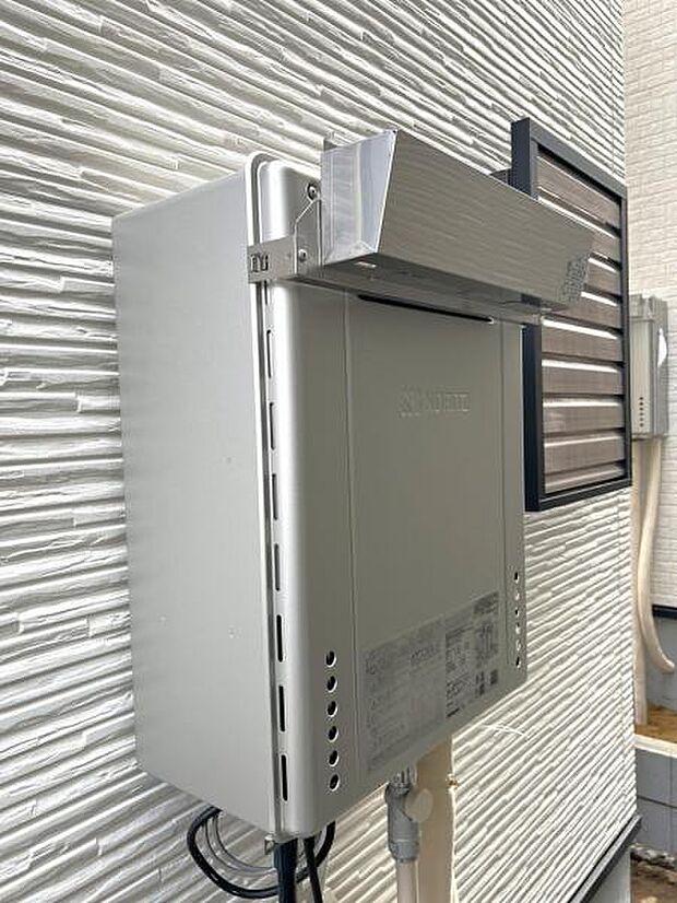 効率よくお湯を沸かす省エネ性の高い給湯器、エコジョーズを搭載。