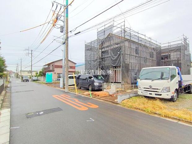 前面道路を含めた現地写真です。