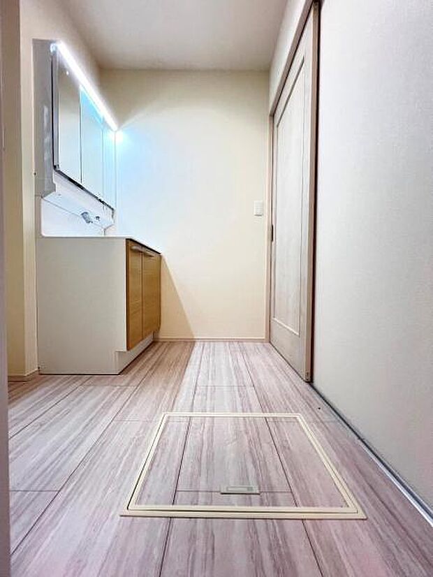 脱衣所は小さなお子様がいるご家庭にも重宝されます。