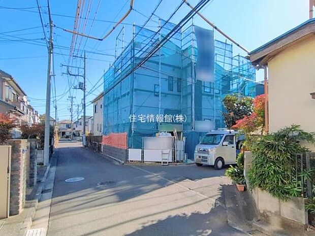 前面道路を含めた現地写真です。