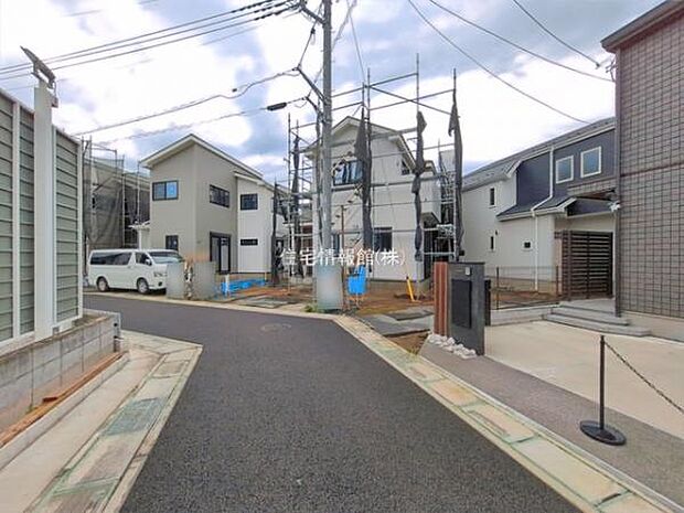 前面道路を含めた現地写真です。