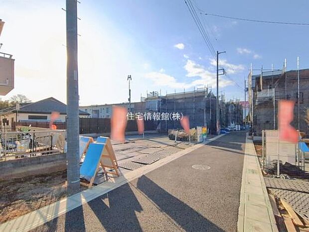 前面道路を含めた現地写真です。