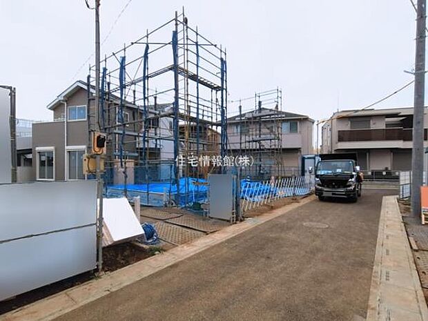 前面道路を含めた現地写真です。