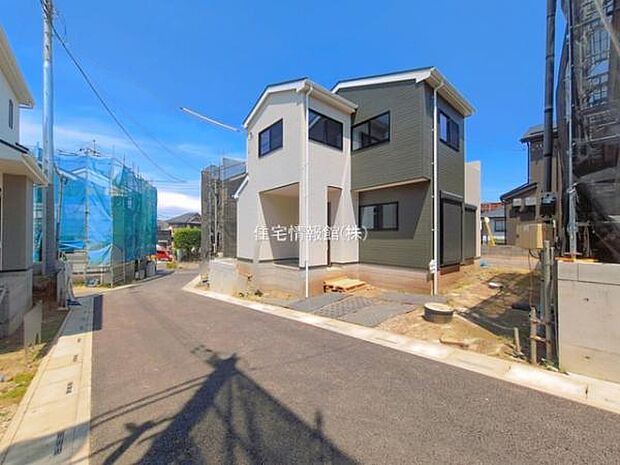 前面道路を含めた現地写真です。