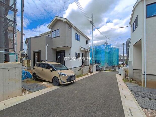 前面道路を含めた現地写真です。