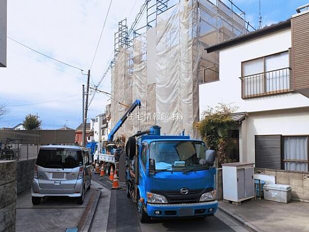 前面道路を含めた現地写真です。