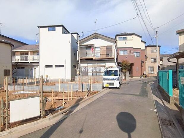 前面道路を含めた現地写真です。