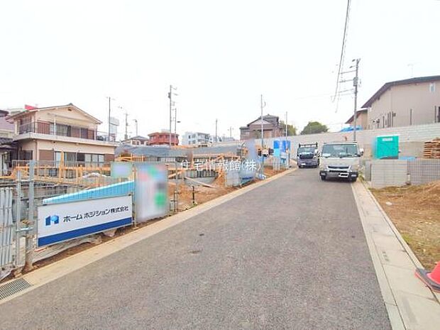 前面道路を含めた現地写真です。