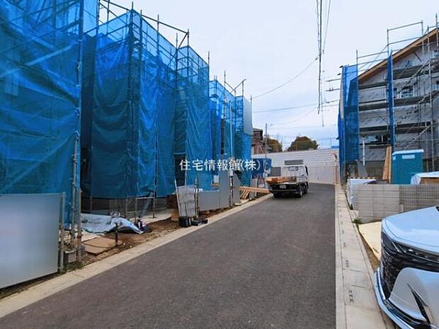 前面道路を含めた現地写真です。