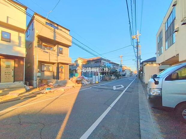 前面道路を含めた現地写真です。