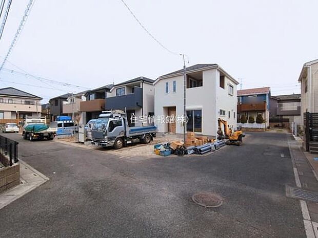 前面道路を含めた現地写真です。