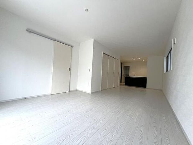 リビングダイニングになります。ご家族そろっての素敵な空間になりそうですね。