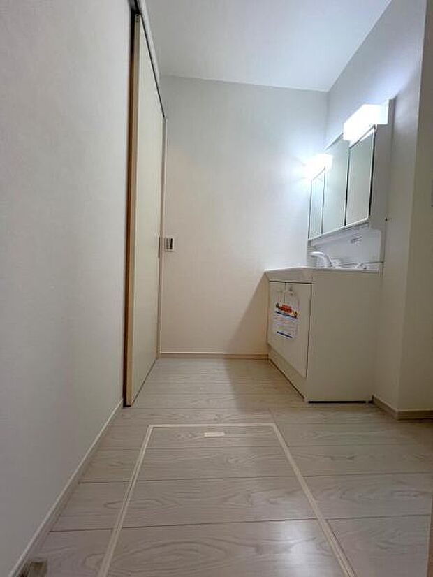 脱衣所は小さなお子様がいるご家庭にも重宝されます。