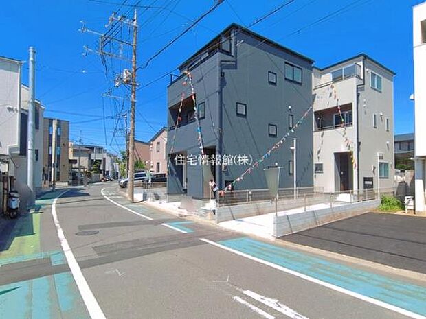 前面道路を含めた現地写真です。
