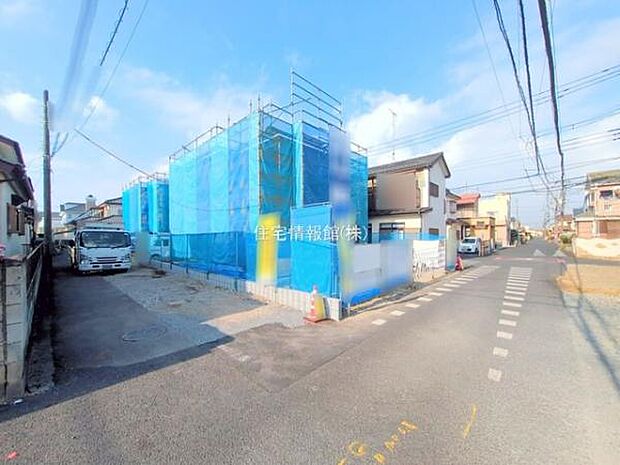 前面道路を含めた現地写真です。