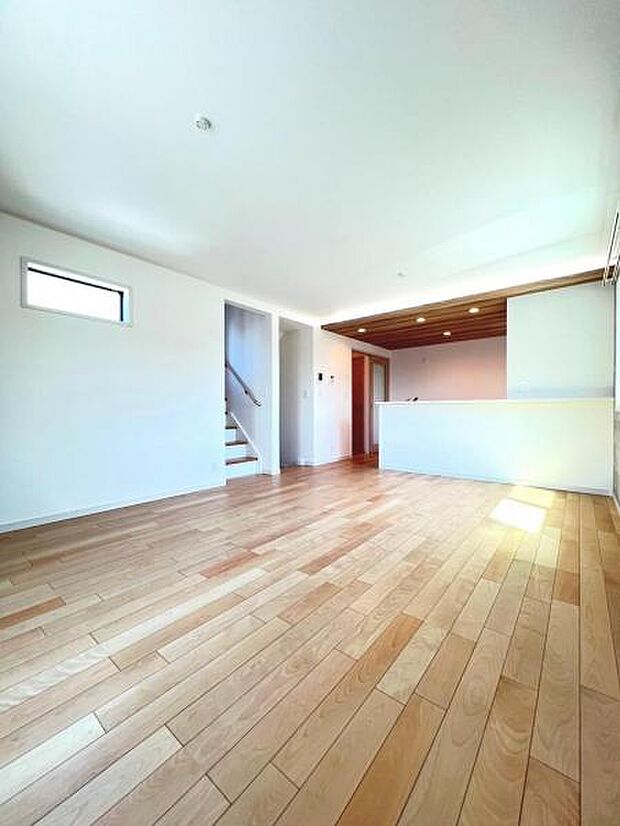 ご家族が集うLDKは約16帖の広さ、団らんの空間です。