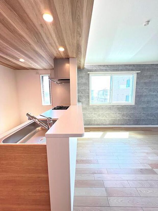 ご家族の温かい時間を演出するダイニングスペースです。