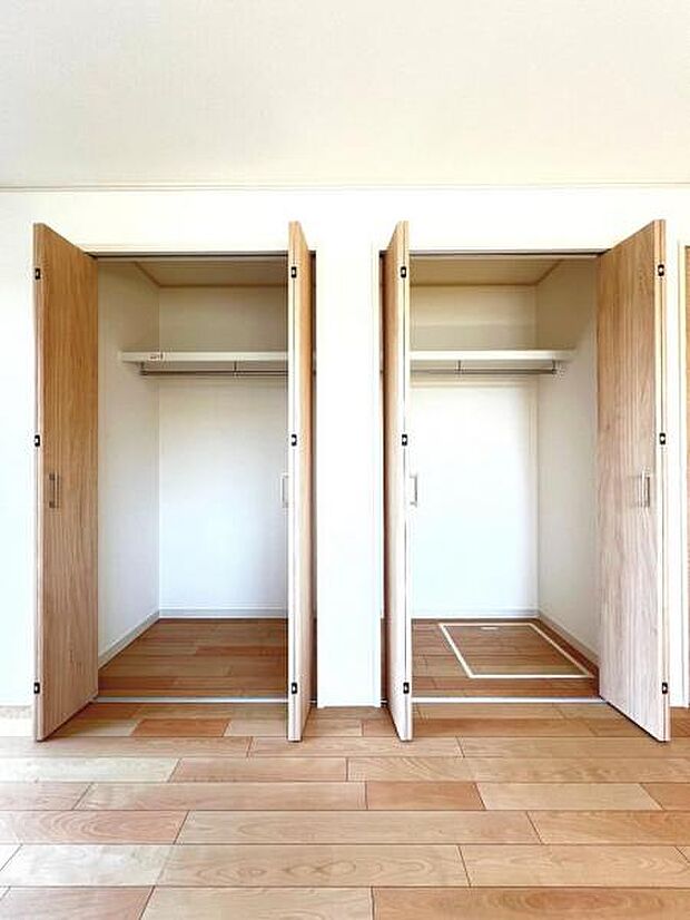 いつでもお部屋をスッキリお使い頂ける収納スペースを設置。