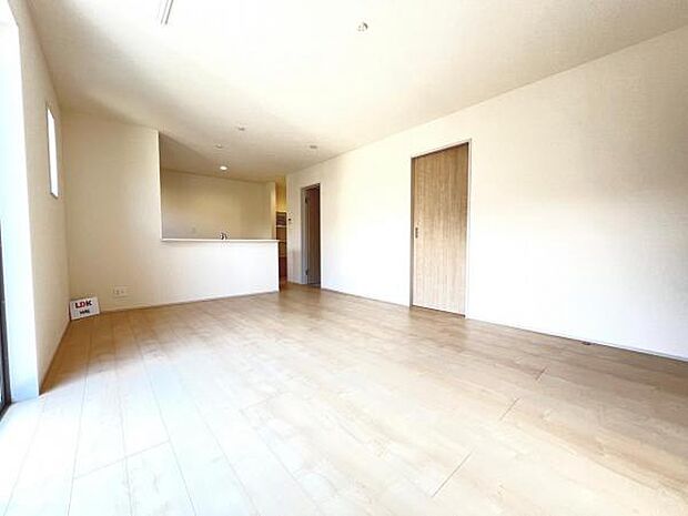 ご家族が集うLDKは約16帖の広さ、団らんの空間です。