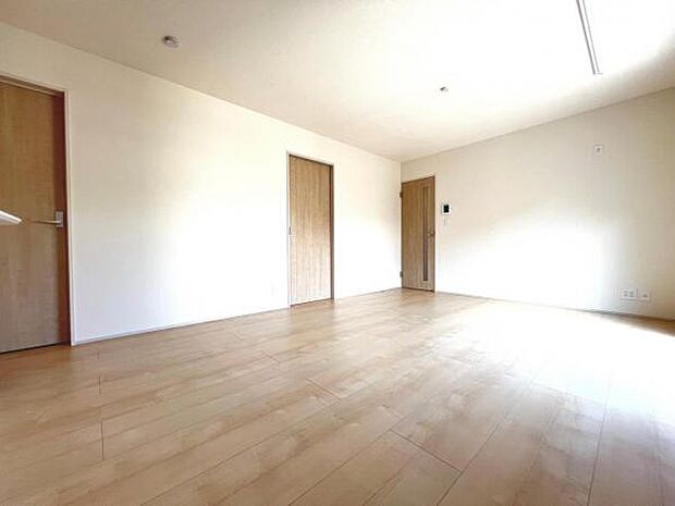 明るい日差しが入る風通しの良いリビングです。