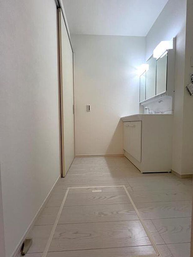 脱衣所は小さなお子様がいるご家庭にも重宝されます。