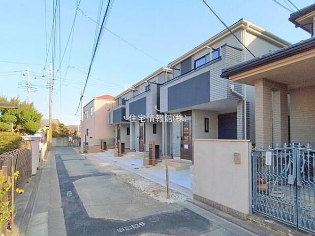 前面道路を含めた現地写真です。