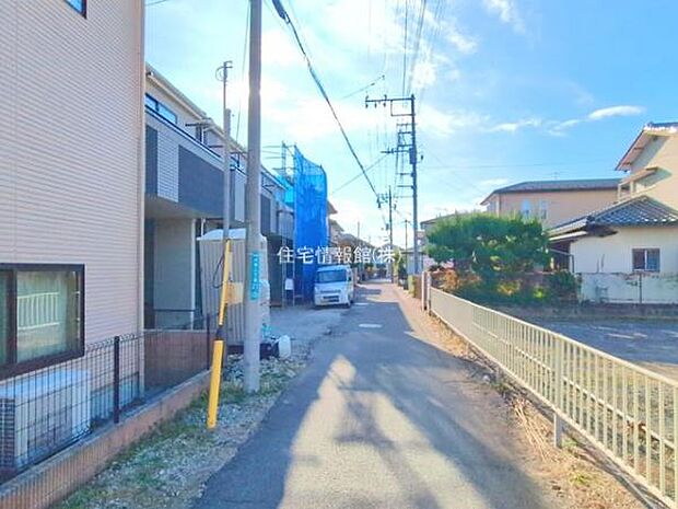 前面道路を含めた現地写真です。