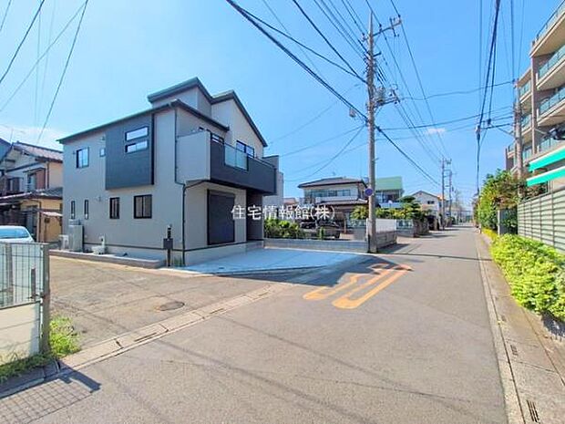 前面道路を含めた現地写真です。