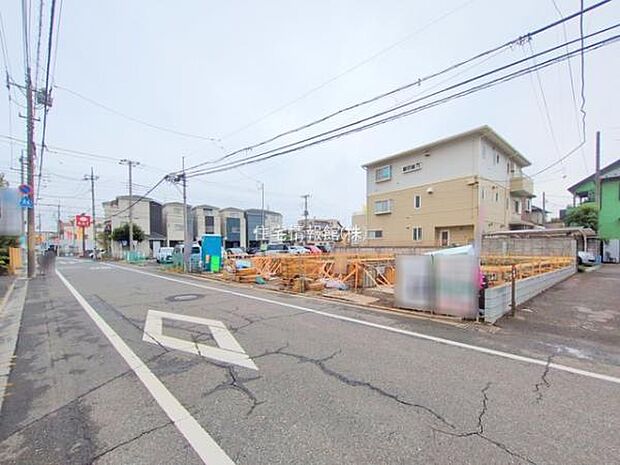 前面道路を含めた現地写真です。