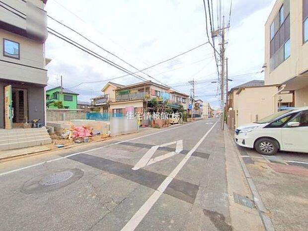前面道路を含めた現地写真です。