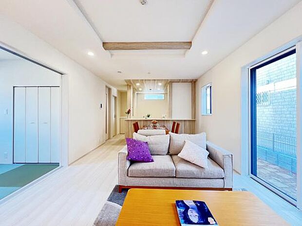 家族団らんの場所としてゆったりと居心地の良いリビングです。