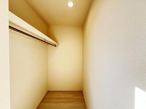 ウォークインクロゼットのある住まいで収納上手な生活を。