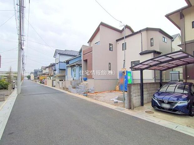 前面道路を含めた現地写真です。