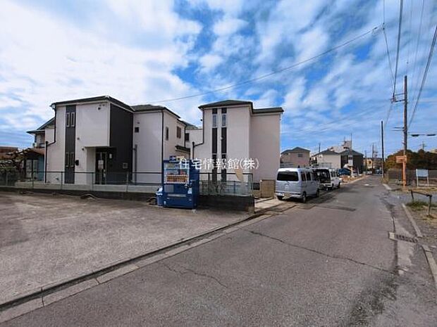 前面道路を含めた現地写真です。