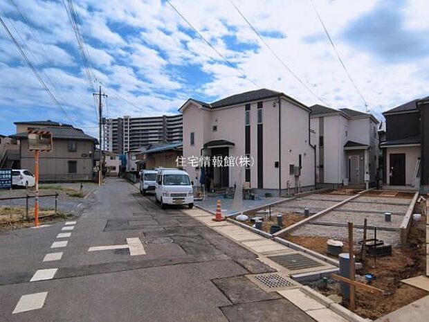 前面道路を含めた現地写真です。