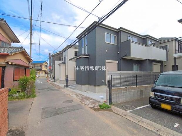 前面道路を含めた現地写真です。