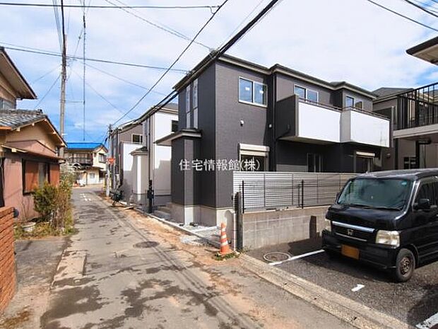 前面道路を含めた現地写真です。