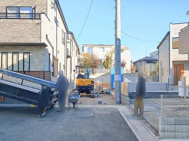 前面道路を含めた現地写真です。