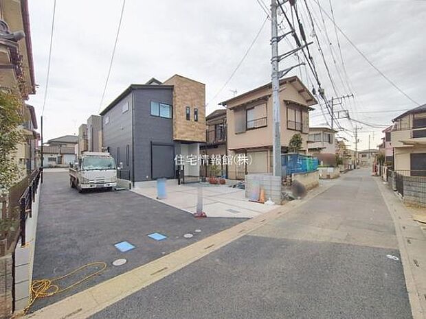 前面道路を含めた現地写真です。