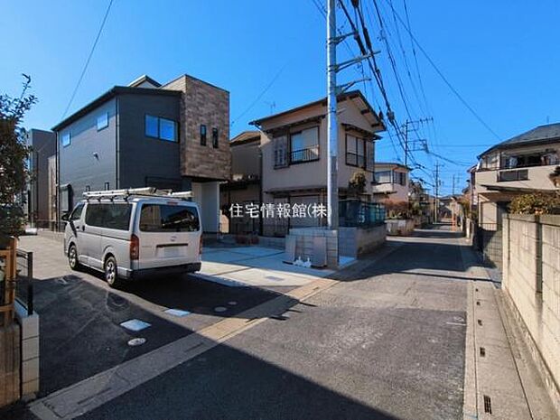 前面道路を含めた現地写真です。