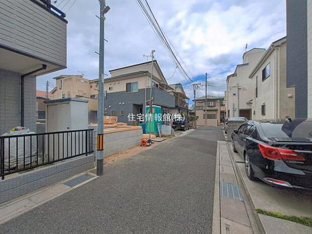 前面道路を含めた現地写真です。