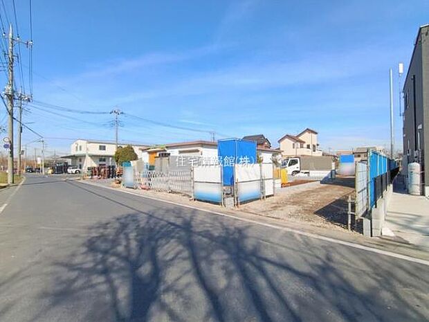 前面道路を含めた現地写真です。