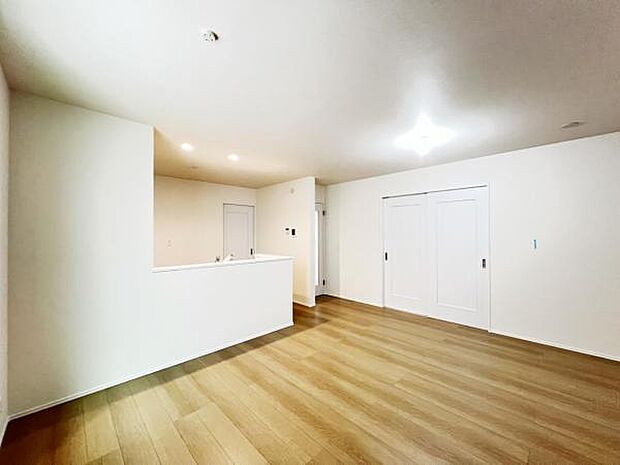 ご家族の温かい時間を演出するダイニングスペースです。