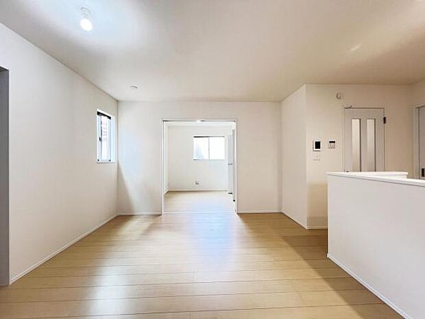 リビングダイニングになります。ご家族そろっての素敵な空間になりそうですね。