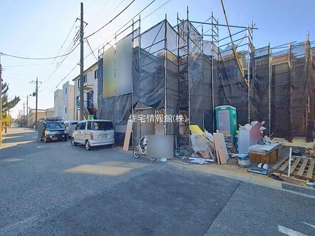 前面道路を含めた現地写真です。