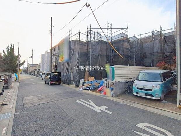 前面道路を含めた現地写真です。