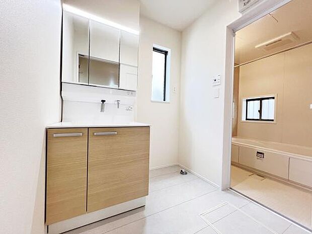 脱衣所は小さなお子様がいるご家庭にも重宝されます。