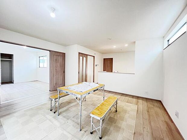 リビングダイニングになります。ご家族そろっての素敵な空間になりそうですね。