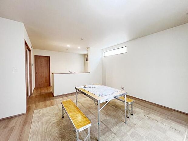 家族団らんの場所としてゆったりと居心地の良いリビングです。